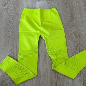 NWOT Fabletics Mosaic High-Waisted 7/8 length